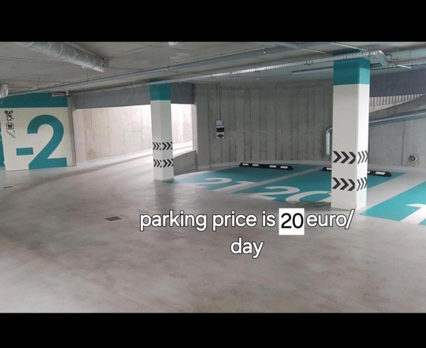 Happy Ugne, The Is In The Heart Of The Old Town, Self-check-in, Car-parking